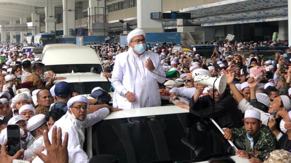 Momen 5 Menit Berharga Para Jemaah Melepas Rindu kepada Habib Rizieq