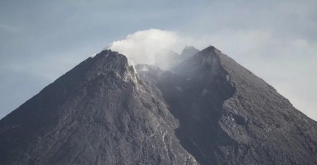 Gunung Merapi Alami 91 Kali Gempa Guguran