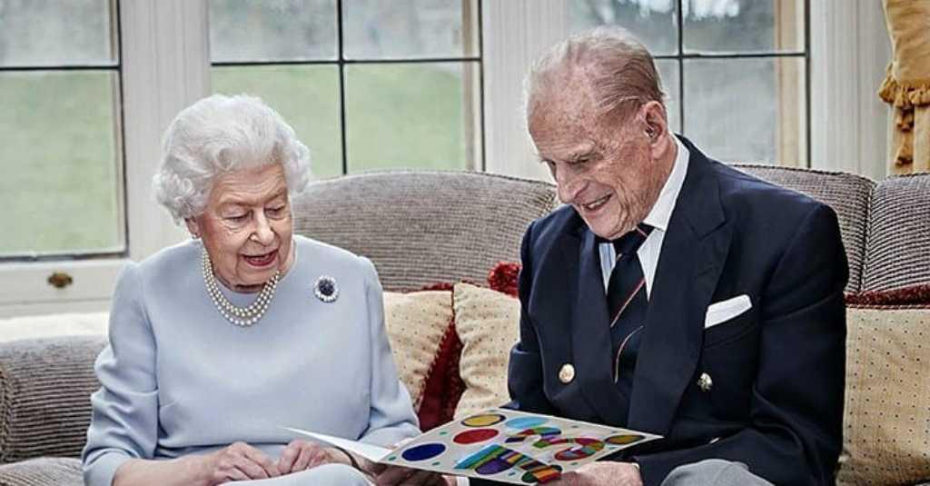 Ratu Elizabeth dan Pangeran Philip Rayakan Ulang Tahun Pernikahan ke-73