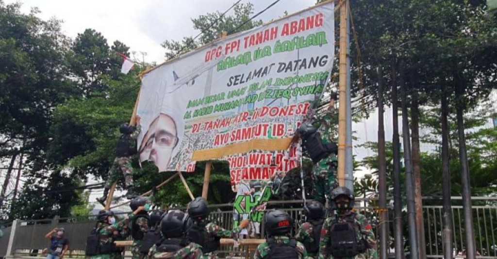 Dukung Penurunan Baliho HRS, Bobby Golkar: Tidak Menyalahi Fungsi TNI