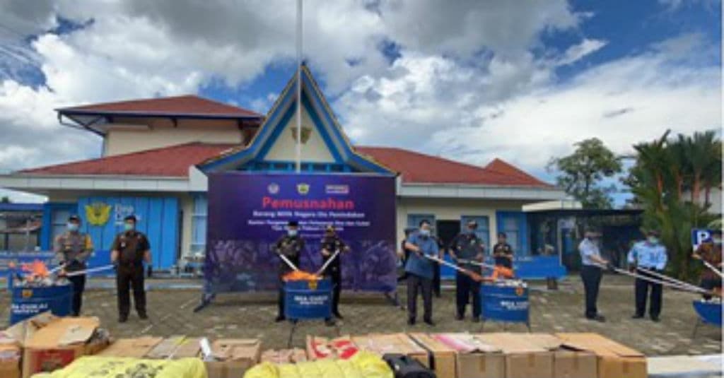 Bea Cukai Musnahkan Rokok Ilegal Senilai Rp15 Miliar