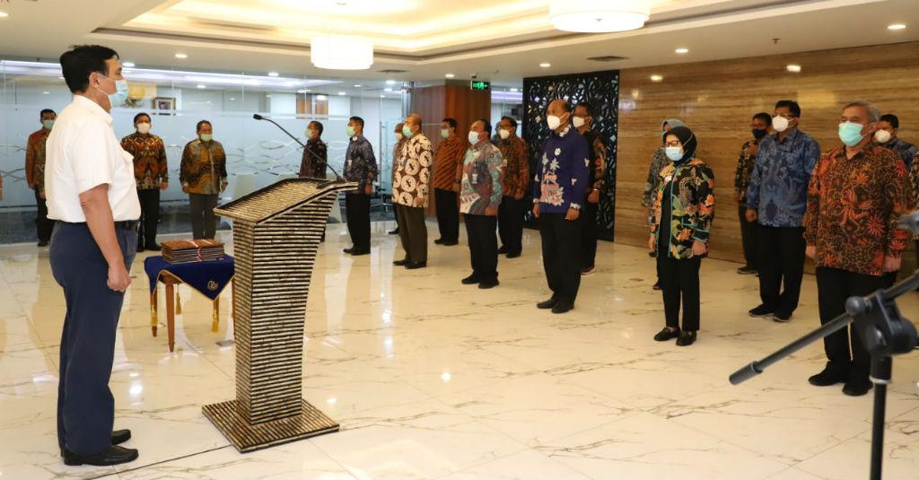 Perdana Berkantor di KKP, Luhut: Tak Ada Pekerjaan yang Terhenti
