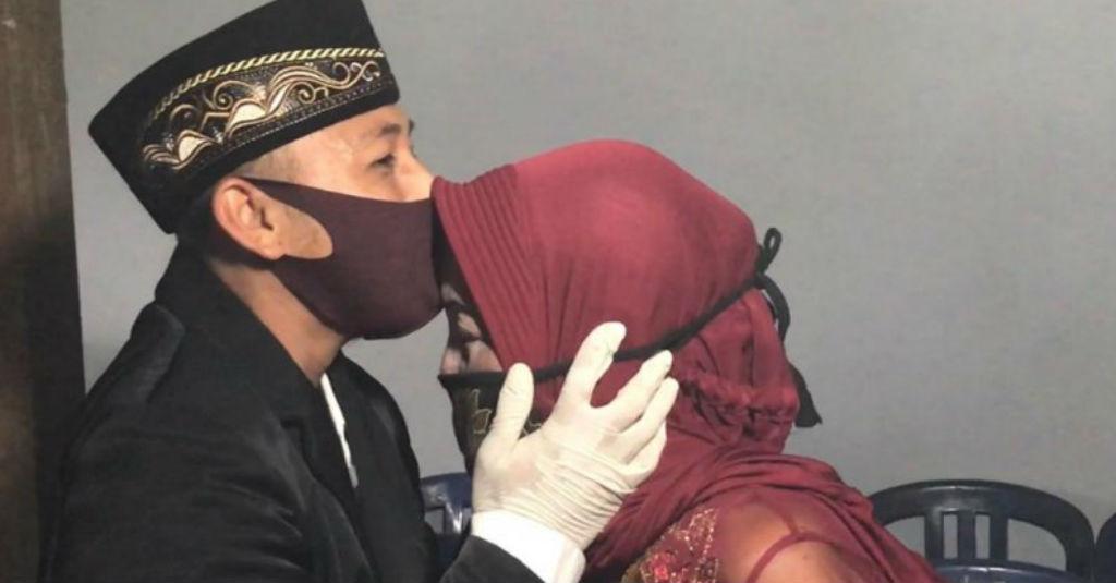 Berawal dari Iseng, Pemuda Ini Akhirnya Nikahi Nenek Usia 76 Tahun