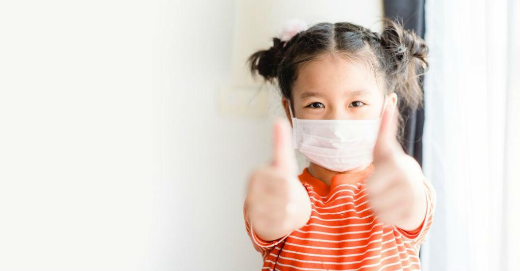 Moms, Begini Cara Benar Gunakan Masker untuk Buah Hati
