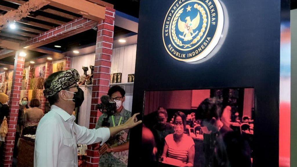 Kemenparekraf Peringkat Pertama Anugerah KIP Kategori Menuju Informatif