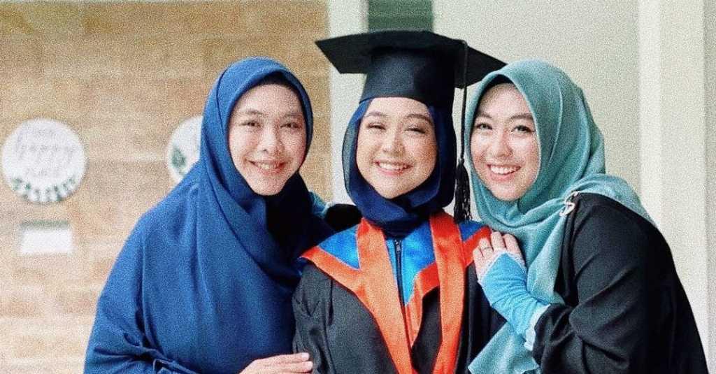 Lulus Kuliah Ria Ricis Bangga Akhirnya Pakai Toga