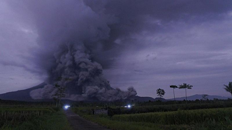 Gunung Semeru Meletus, Warga Mulai Dievakuasi Hindari Lava Pijar
