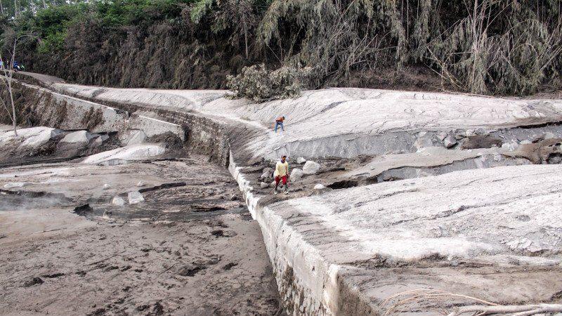 Gunung Semeru Masih Luncurkan Awan Panas