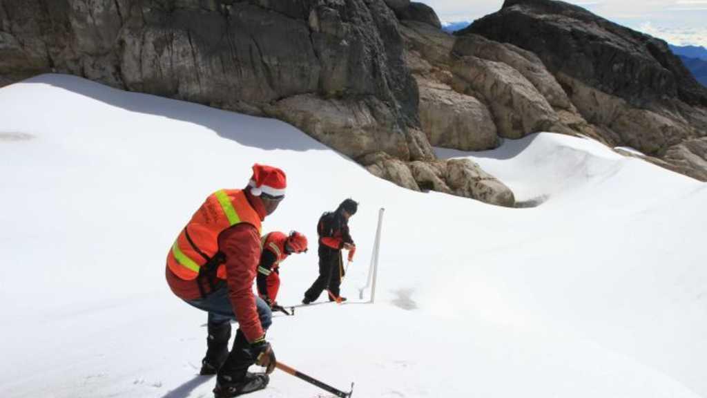 Gletser Tropis Terakhir Dunia di Puncak Jaya Papua Terancam Hilang 2021