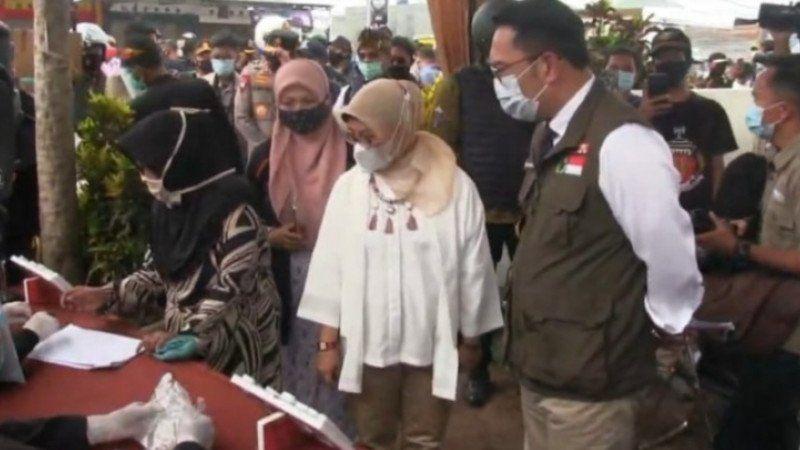 Tunggangi Motor Bersama Istri, RK Tinjau Pelaksanaan Pilkada Kab Bandung