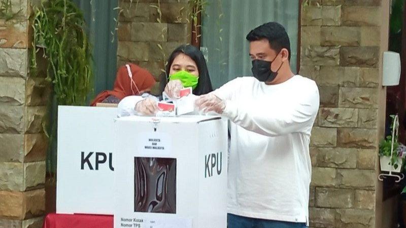 Bobby Nyoblos Bareng Kahiyang, Pilih Santai Usai Gunakan Hak Pilih