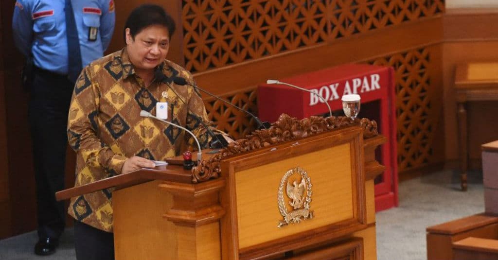 Vaksin COVID-19 dan UU Ciptaker Penggerak Ekonomi Nasional 2021