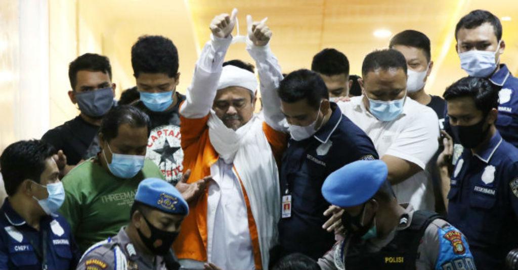 HRS Ditahan dengan Tangan Diborgol, Netizen: Puas Pak Jokowi?