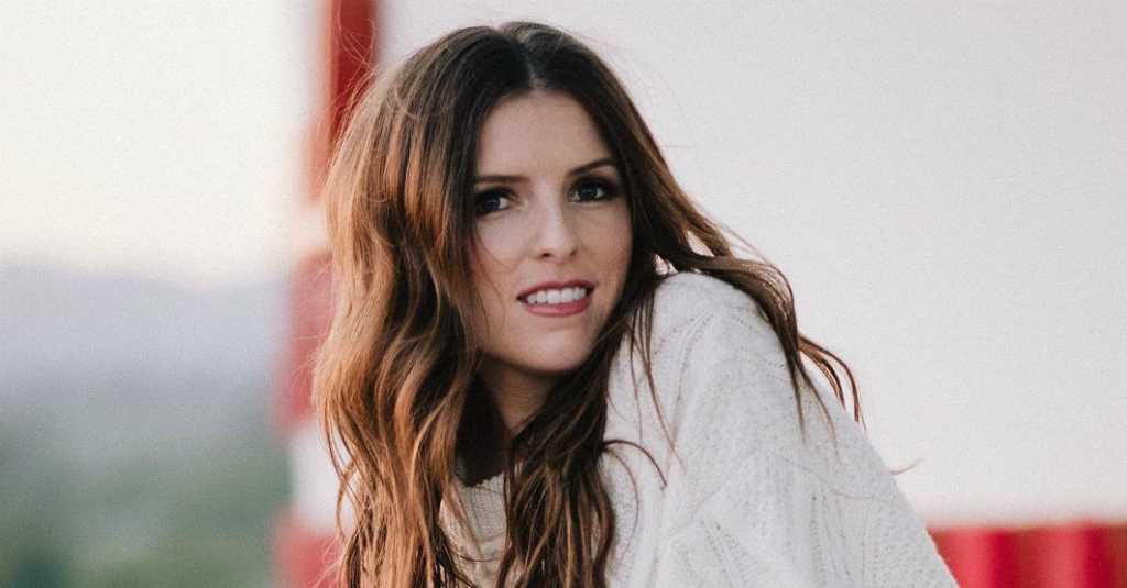 Diretas, Akun Twitter Anna Kendrick Keluarkan Cuitan 'Offensive'