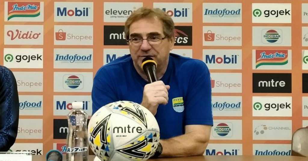 Demi Pelajari Taktik Klub Eropa, Pelatih Persib Rela Begadang