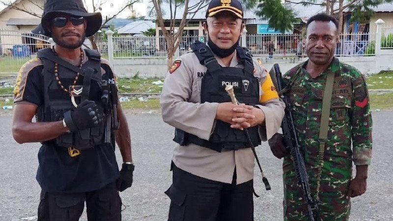 Pleno KPU Yalimo Ricuh, Seorang Anggota Polisi Terpanah