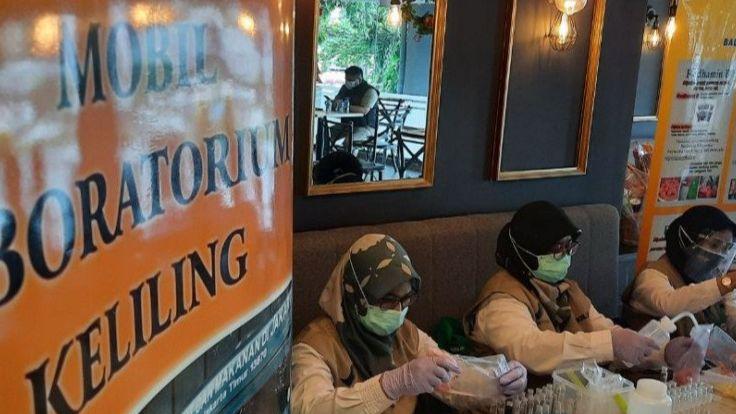 Petugas Temukan Mi dan Kerupuk Mengadung Boraks di Tebet