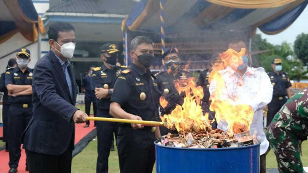 Bea Cukai Batam Musnahkan Barang Ilegal Senilai Rp12,6 Miliar