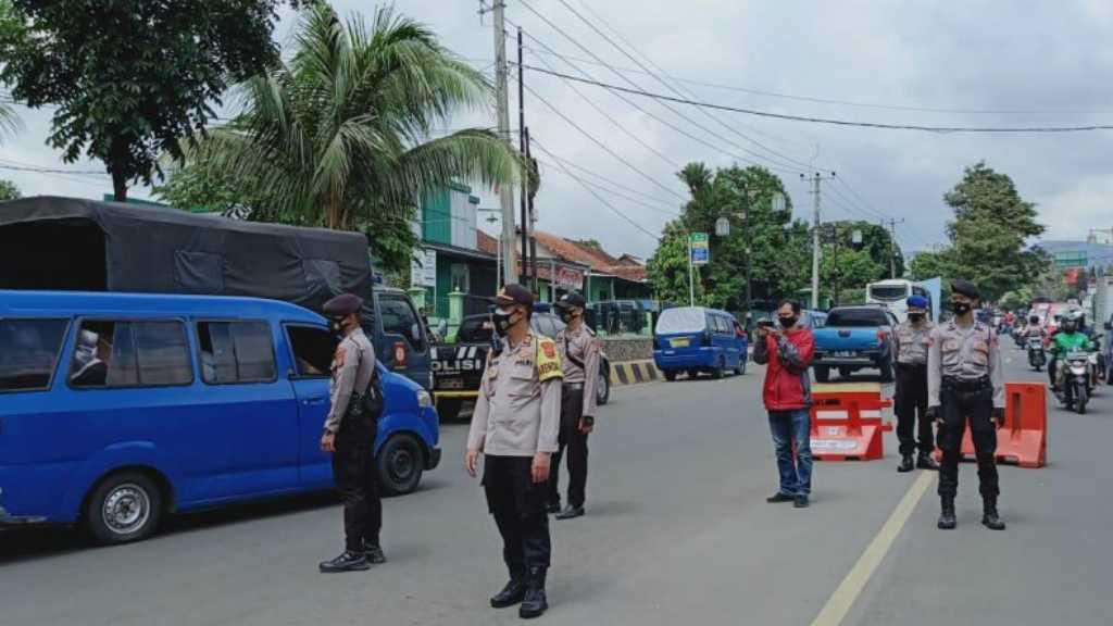 Ratusan Wisatawan yang Melintasi Jalur Puncak Disuruh Putar Balik