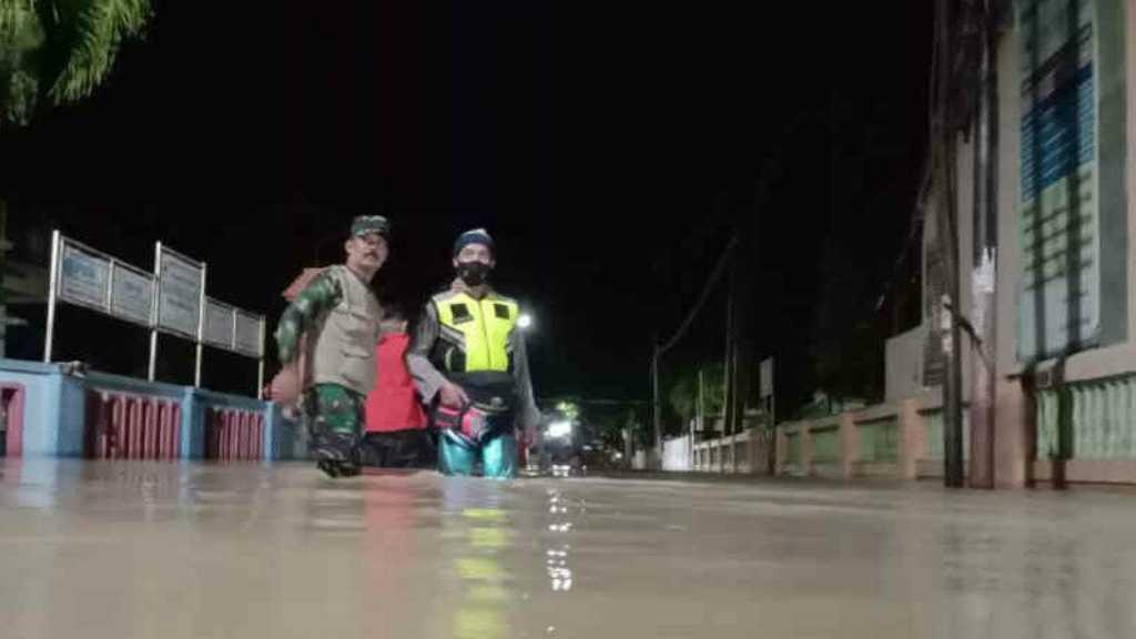 Hujan Deras Guyur Cirebon Sejak Sabtu Sore, 5 Wilayah Dikepung Banjir