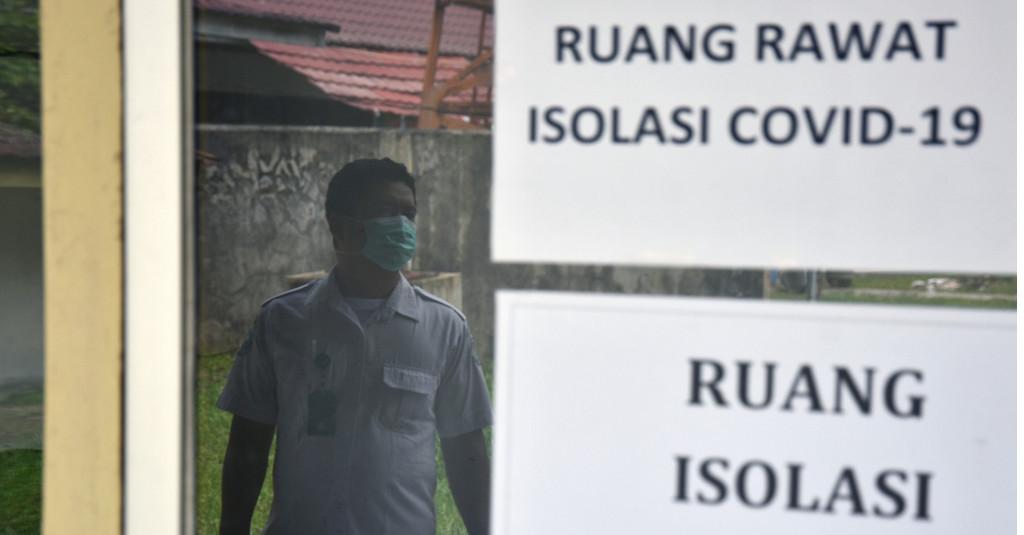 Ruang Isolasi Pasien COVID-19 Penuh, Tenda Darurat pun Dipaksakan