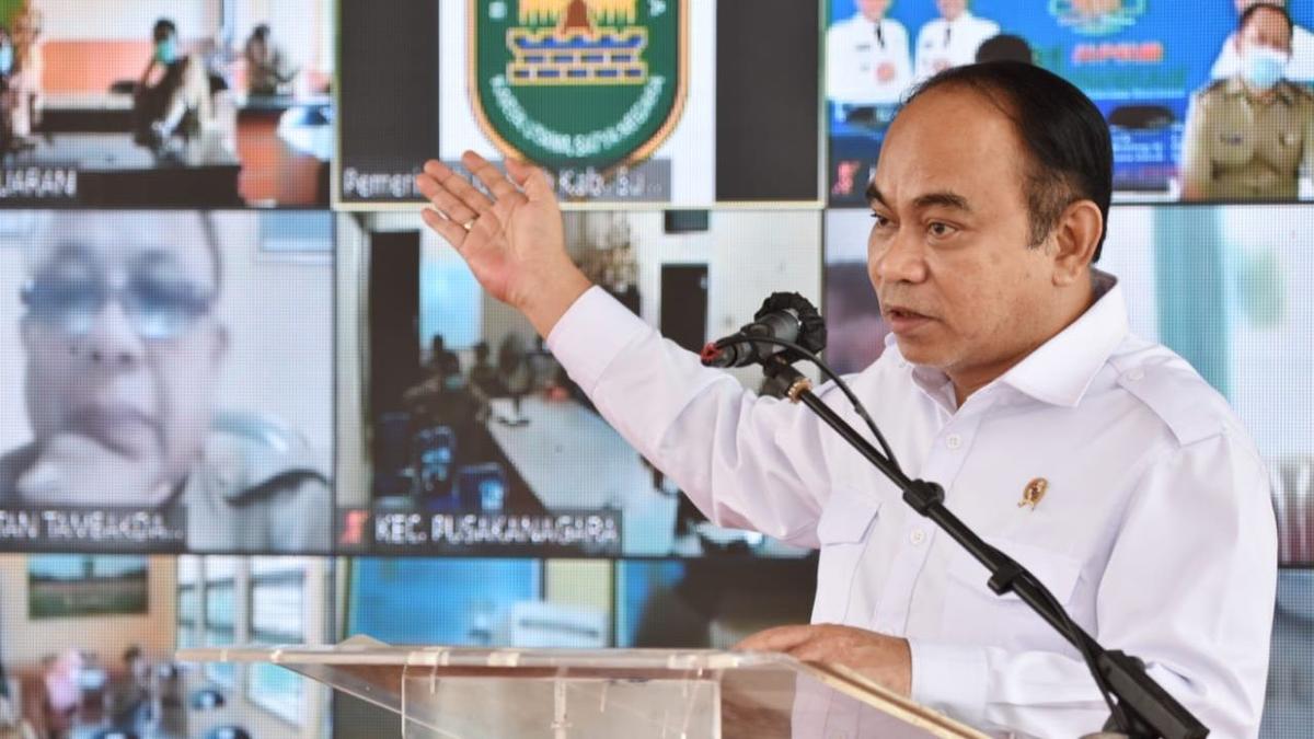 Wamen Desa Budi Arie Resmikan Aplikasi Smart Desa di Subang