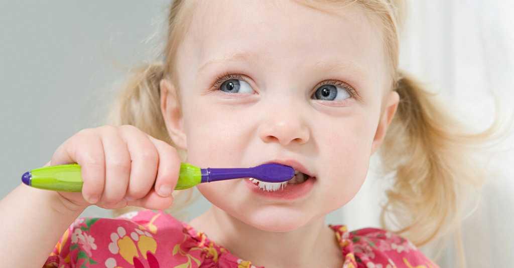 Bunda, Ini 6 Tips Simple Agar Anak Rajin Gosok Gigi!