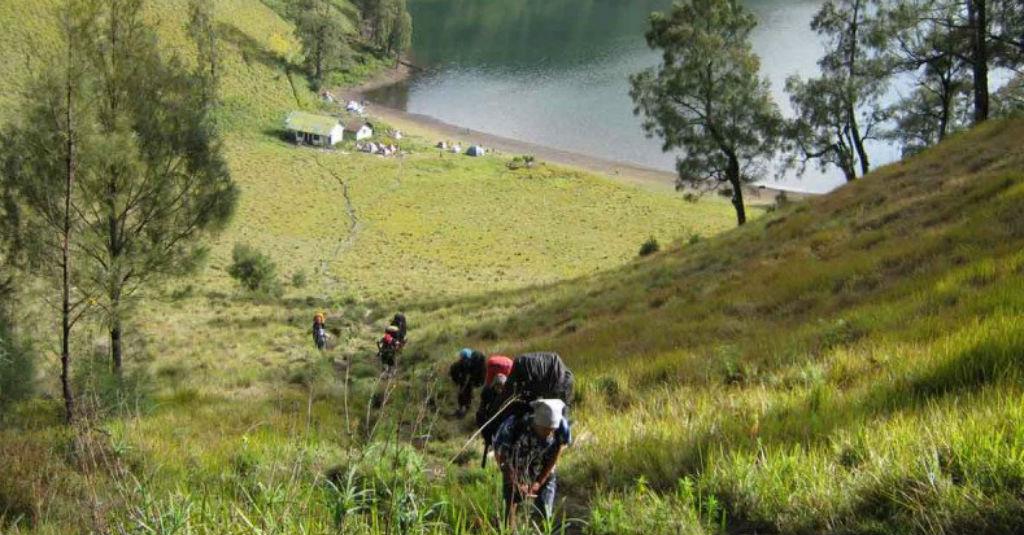 Pendakian Gunung Semeru Ditutup Total hingga 31 Maret 2021