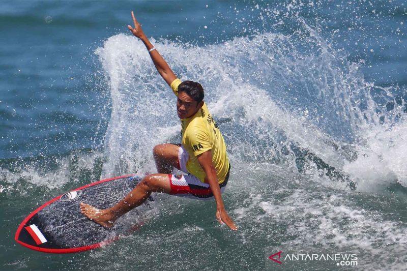 Peselancar Indonesia Rio Waida Raih Juara Sydney Surf Pro 2022