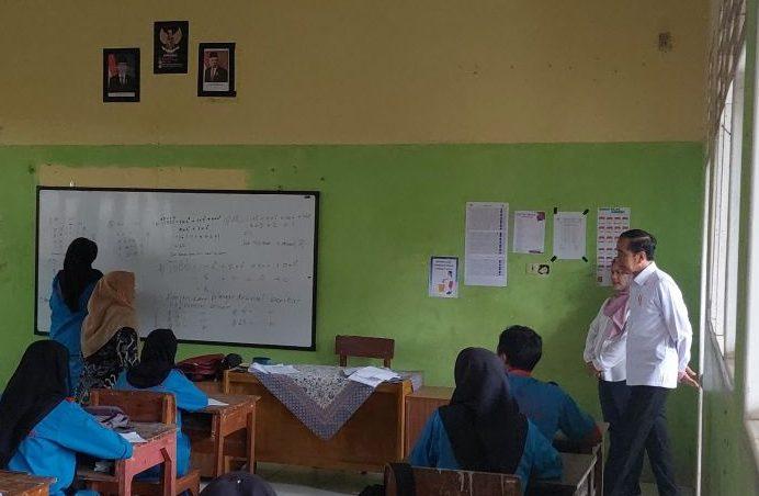 Jokowi Janji Kirim Kendaraan Listrik ke SMKN 2 Bengkulu Tengah