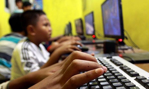 Ketahui Risiko Anak Pakai Media Sosial Sejak Dini