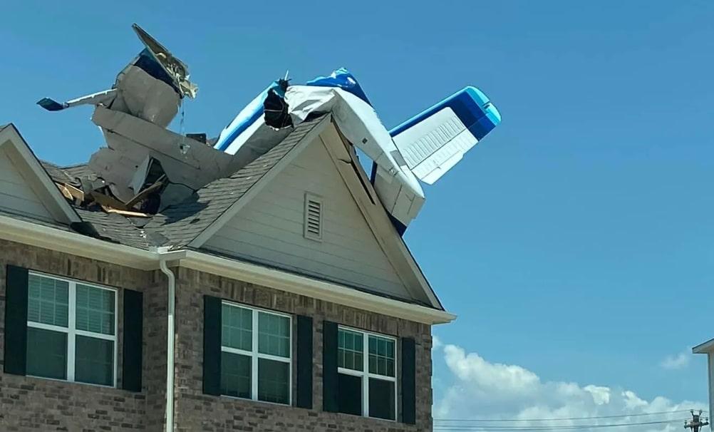 Pesawat Kecil Hantam Rumah 2 Lantai di Texas, 3 Orang Terluka