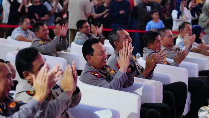 Langsung Bersentuhan Dengan Masyarakat, Kapolri Minta Kritikan Demi Pelayanan Instansi Makin Baik