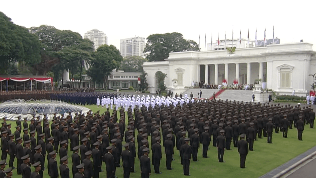 Presiden Jokowi Lantik 833 Perwira TNI-Polri di Istana Merdeka