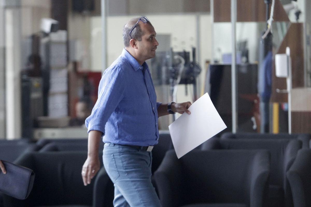 Potret Wamenkumham Omar Sharif Penuhi Panggilan KPK