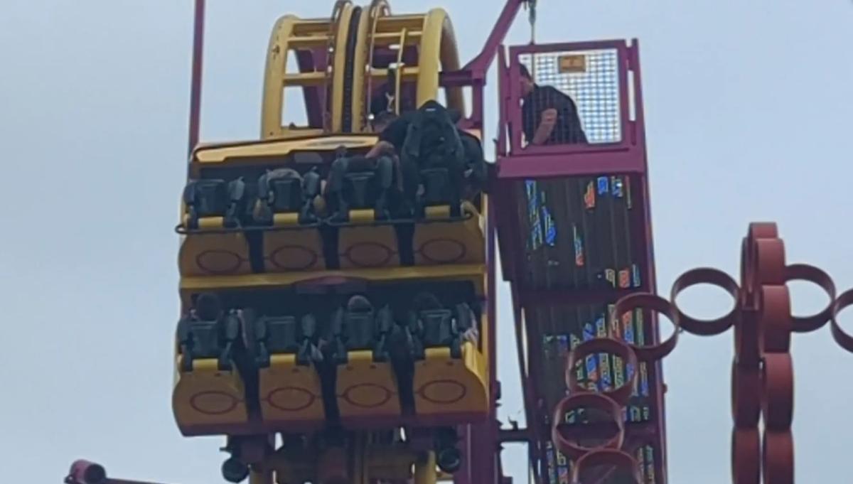 Ngeri! 8 Penumpang Rollercoaster di Inggris Terjebak di Ketinggian 72 Kaki Selama 1 Jam