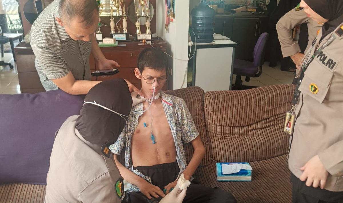 Kapolri Jenderal Listyo Tawarkan Perawatan Kepada Sultan Korban Kabel Bali Tower