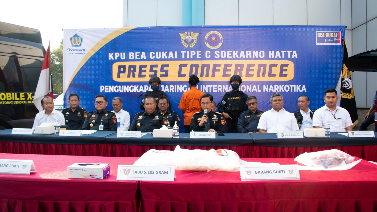 Sembunyikan 5 Kg Sabu di Dinding Koper, WN Kenya Ditangkap Bea Cukai Soetta