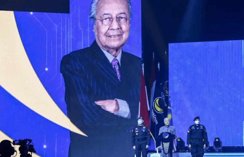Mahathir Mohamad Jalani Observasi Kesehatan di IJN di Kuala Lumpur
