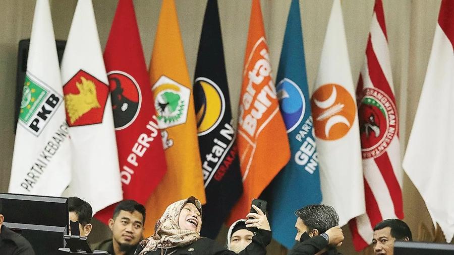 KPU Pesisir Barat Minta Parpol dan Bacaleg Jangan Berkampanye Lebih Awal