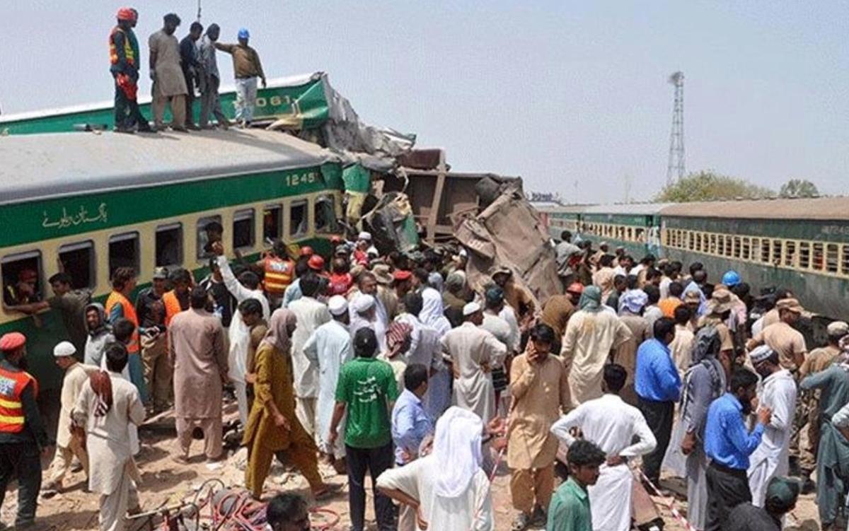 30 Orang Tewas dalam Kecelakaan Maut Kereta Tergelincir di Pakistan