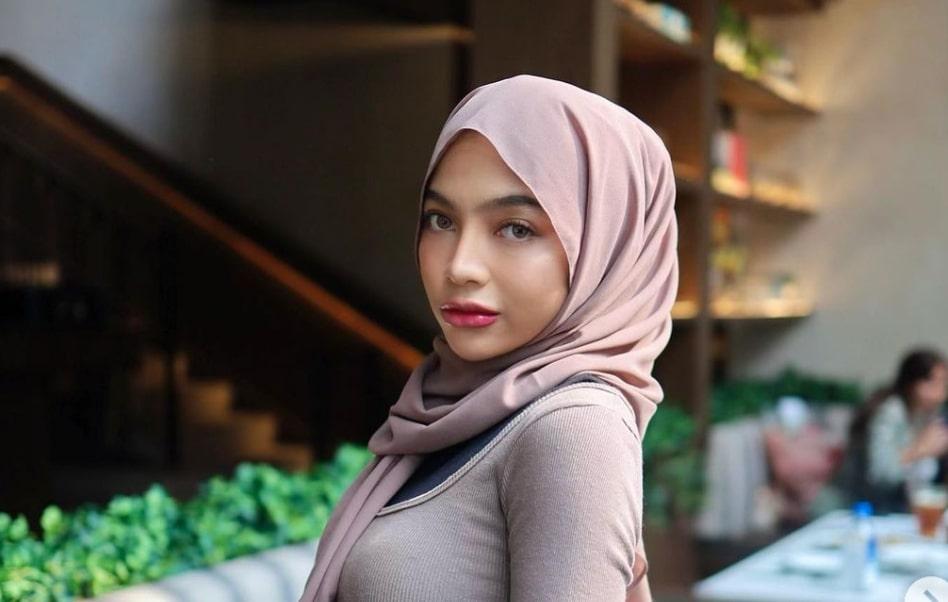 Viral Video Selebgram Oklin Jilat Es Krim di Dekat Kemaluan Pria Tuai Kecaman
