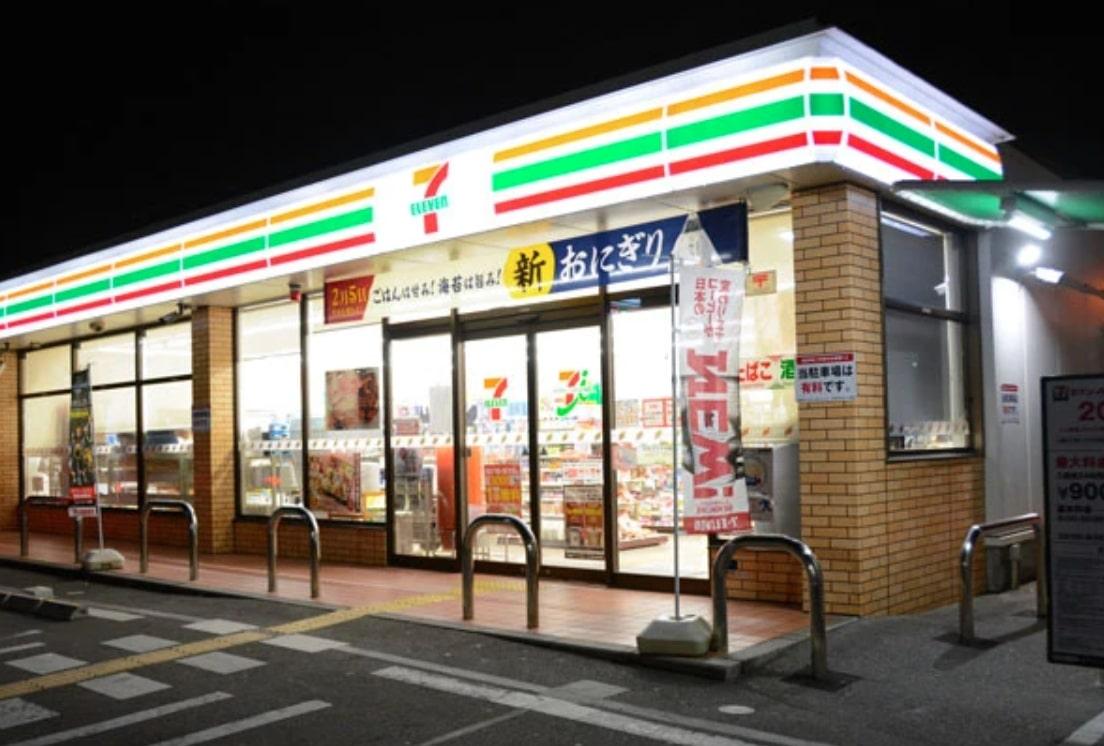 Waduh! Saham Warabeya Turun gegara Temuan Kecoak di Dalam Onigiri 7 Eleven