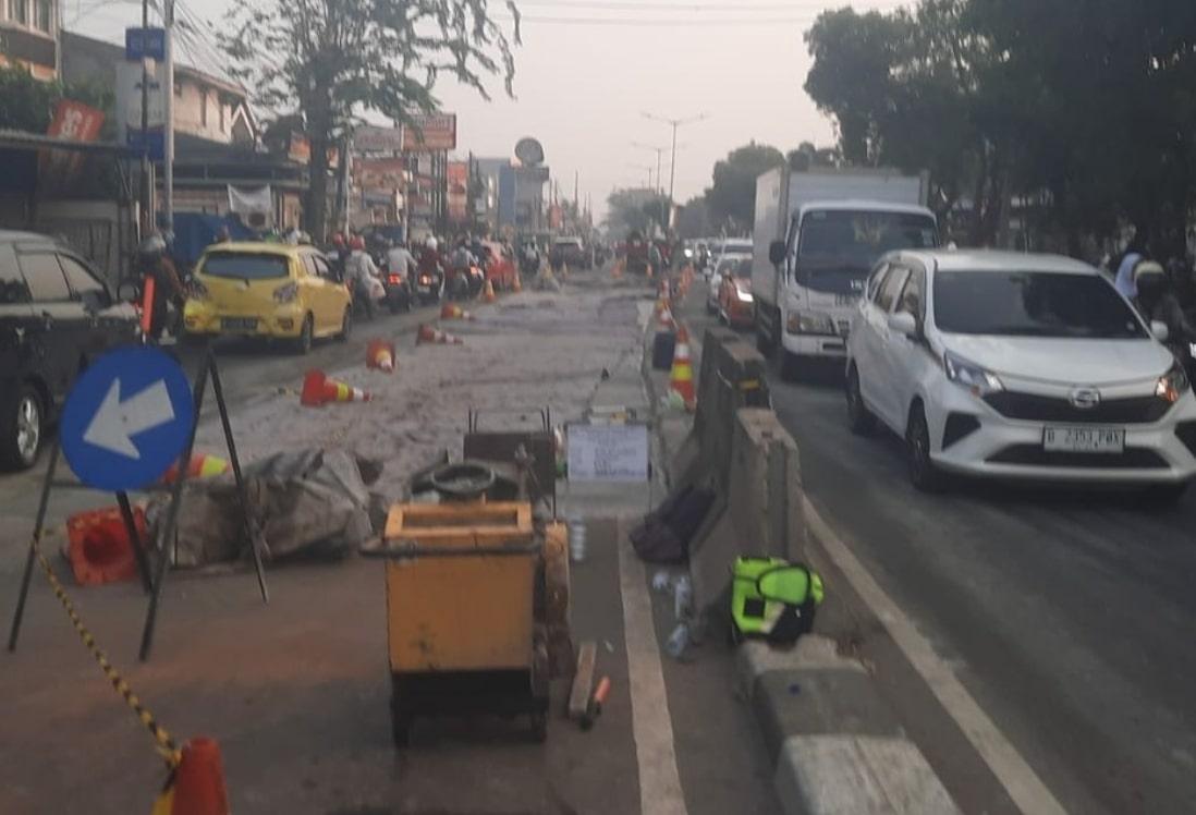 Imbas Pengecoran Jalan, Lalin Pondok Gede-Pangkalan Jati Padat