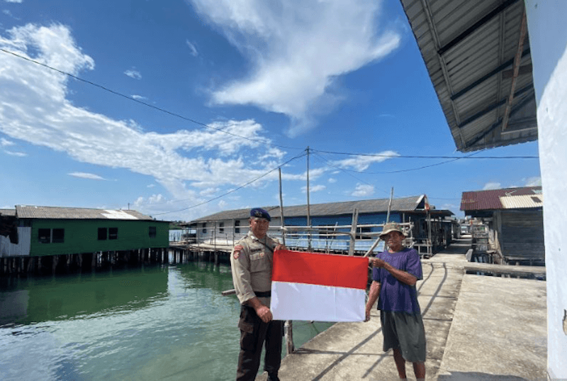 100 Bendera Merah Putih untuk Warga Pulau Terluar
