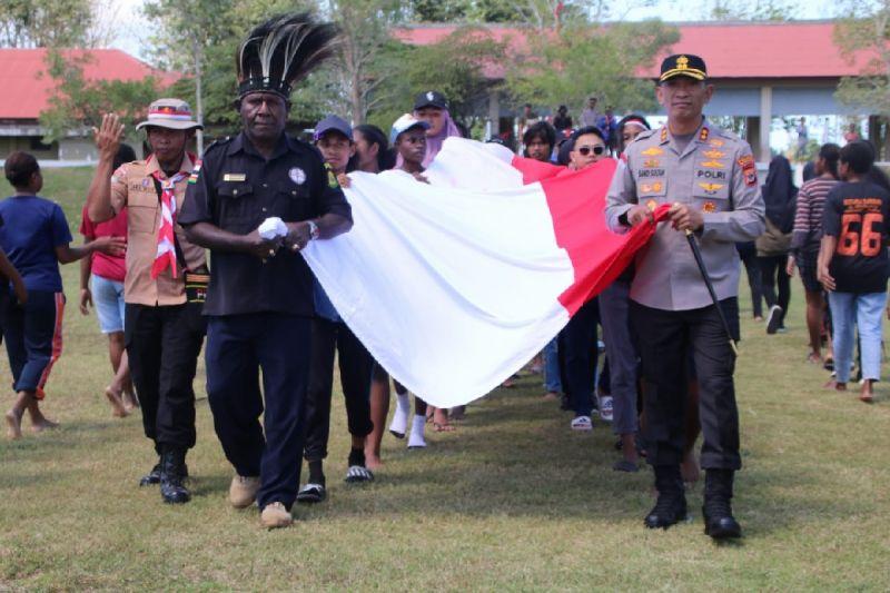 Sambut HUT ke-78 RI, Warga Merauke Bentangkan Bendera 78 Meter