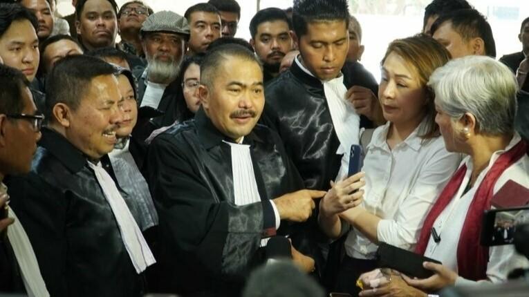 Didampingi Kamaruddin Simanjuntak, Istri Dirut PT Taspen Sesenggukan di Bareskrim Polri