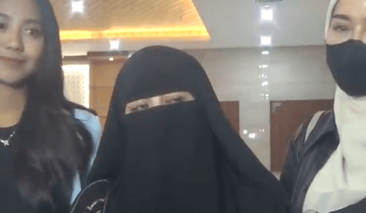 Usai PB SEMMI, Kini Giliran Umi Pipik Laporkan Oklin Fia ke Polisi
