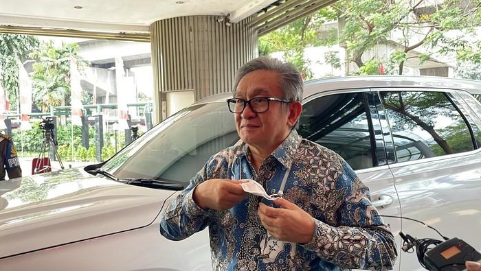 Maqdir Ismail Penuhi Panggilan Kejagung Terkait Rp27 M Kasus BTS