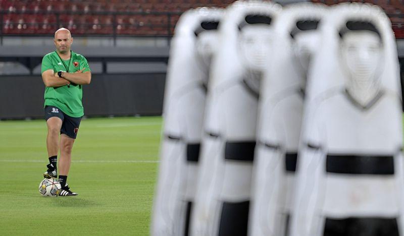 Bernardo Tavares Ingatkan Pemain Waspada Penyerang Persebaya